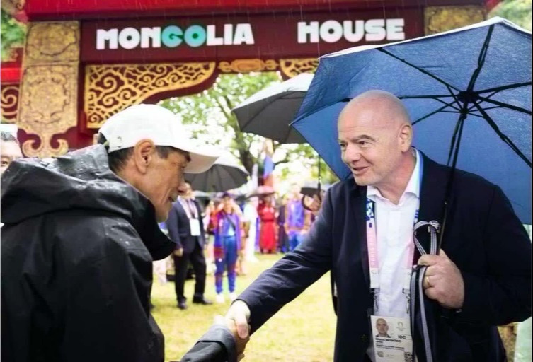 FIFA-ийн ерөнхийлөгч Ж.Инфантино “Mongolia house”-д зочилжээ